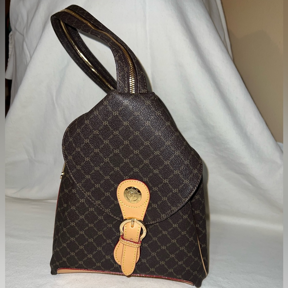 Rioni Zipper Strap versatile shoulder bag or backpack